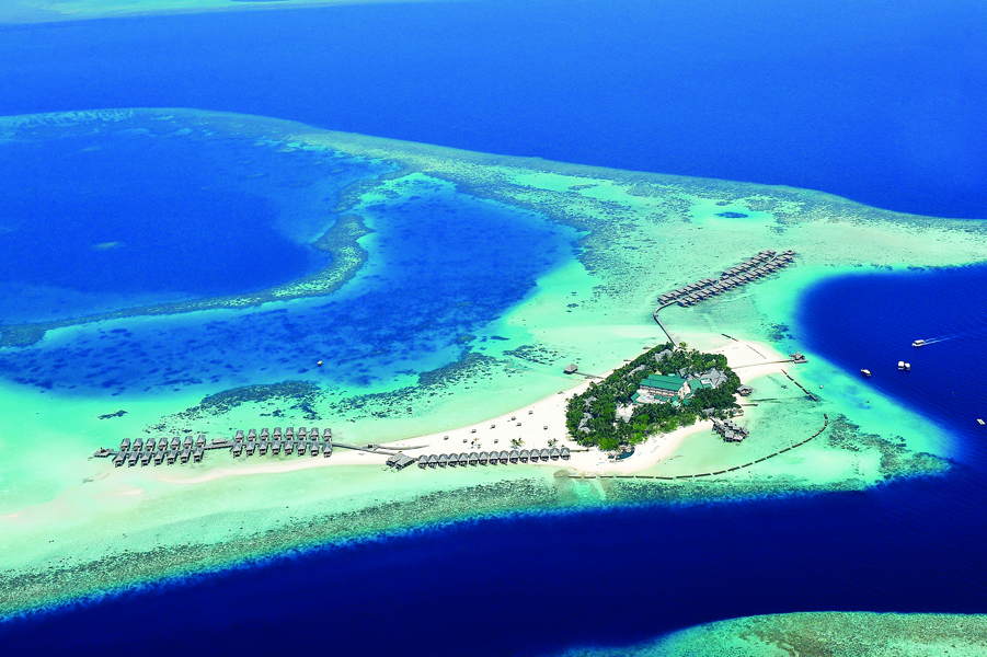 moofushi-maldives-aerial-view-white-sandy-beaches-1